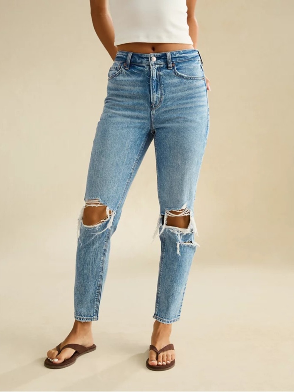 American Eagle High-Rise Ripped Mom Jeans Light Blue Size 4 Regular